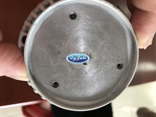 鋁合金出現(xiàn)砂孔怎么辦 鋁合金出現(xiàn)砂孔怎么辦